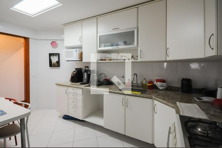 Apartamento à venda com 121m², 3 quartos e 3 vagasCozinha - Armários