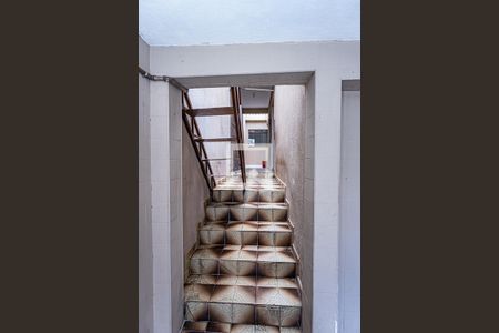 Casa para alugar com 65m², 1 quarto e 2 vagas Casa para alugar com 65m², 1 quarto e 2 vagasEscada