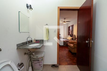 Casa à venda com 216m², 3 quartos e 3 vagasBanheiro da Suíte