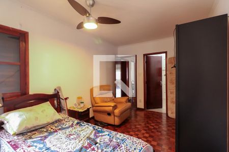 Casa à venda com 216m², 3 quartos e 3 vagasSuíte