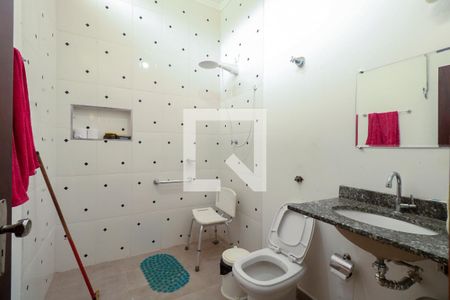 Casa à venda com 216m², 3 quartos e 3 vagasBanheiro da Suíte