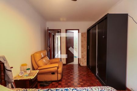 Casa à venda com 216m², 3 quartos e 3 vagasSuíte