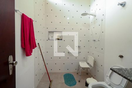 Casa à venda com 216m², 3 quartos e 3 vagasBanheiro da Suíte