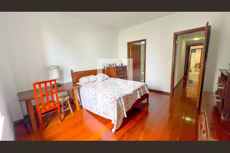 Quarto 1 de apartamento à venda com 5 quartos, 210m² em Santo Antônio, Belo Horizonte