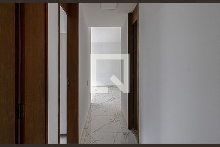 corredor para os cômodos de apartamento para alugar com 3 quartos, 62m² em Parque Bristol, São Paulo