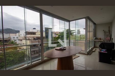 Apartamento à venda com 350m², 4 quartos e 2 vagasSacada da Sala