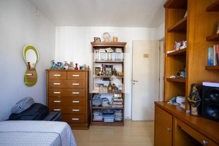 Apartamento à venda com 98m², 4 quartos e 2 vagasQuarto 3