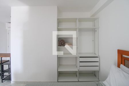 Apartamento para alugar com 42m², 1 quarto e 1 vaga Apartamento para alugar com 42m², 1 quarto e 1 vagaCloset do quarto 1