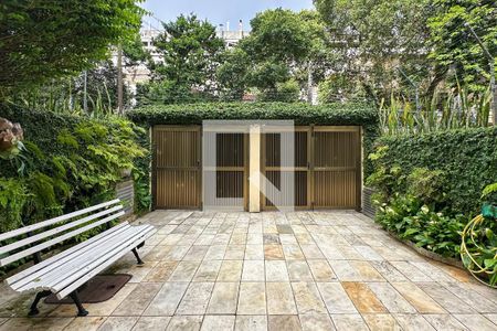 Casa à venda com 296m², 4 quartos e 3 vagas Casa à venda com 296m², 4 quartos e 3 vagasÁrea de Serviço