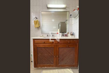 Casa à venda com 296m², 4 quartos e 3 vagas Casa à venda com 296m², 4 quartos e 3 vagasBanheiro Social