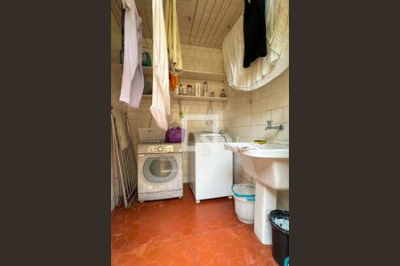 Casa à venda com 296m², 4 quartos e 3 vagas Casa à venda com 296m², 4 quartos e 3 vagasÁrea de Serviço