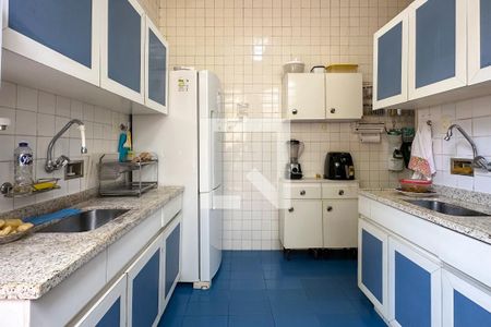 Casa à venda com 296m², 4 quartos e 3 vagas Casa à venda com 296m², 4 quartos e 3 vagasCozinha