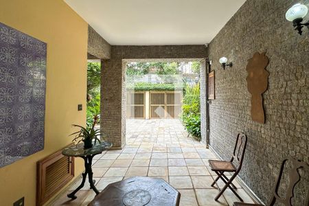 Casa à venda com 296m², 4 quartos e 3 vagas Casa à venda com 296m², 4 quartos e 3 vagasÁrea externa