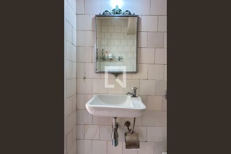 Casa à venda com 296m², 4 quartos e 3 vagas Casa à venda com 296m², 4 quartos e 3 vagasBanheiro de serviço