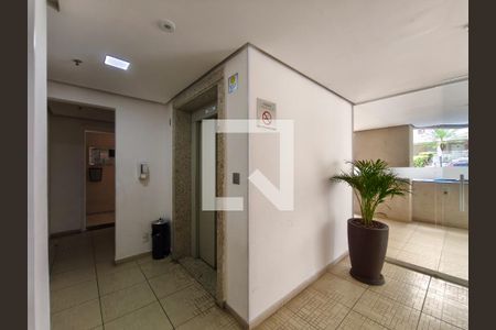 Apartamento à venda com 55m², 2 quartos e 1 vaga Apartamento à venda com 55m², 2 quartos e 1 vagaFachada e portaria