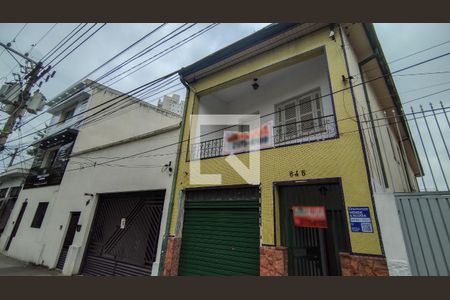 Casa para alugar com 120m², 3 quartos e 1 vaga Casa para alugar com 120m², 3 quartos e 1 vagaFachada