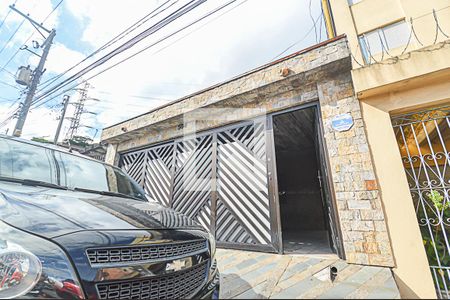 Casa à venda com 235m², 3 quartos e 2 vagas Casa à venda com 235m², 3 quartos e 2 vagasFachada