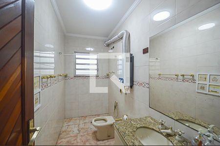 Casa à venda com 235m², 3 quartos e 2 vagas Casa à venda com 235m², 3 quartos e 2 vagasBanheiro