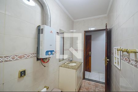 Casa à venda com 235m², 3 quartos e 2 vagas Casa à venda com 235m², 3 quartos e 2 vagasBanheiro