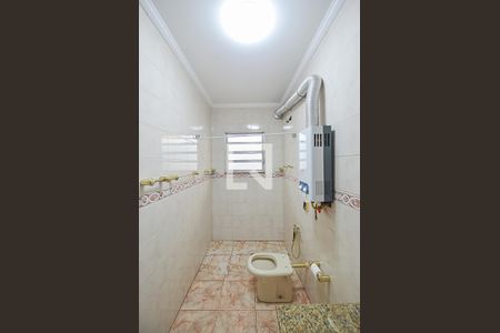 Casa à venda com 235m², 3 quartos e 2 vagas Casa à venda com 235m², 3 quartos e 2 vagasBanheiro