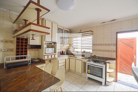 Casa à venda com 235m², 3 quartos e 2 vagas Casa à venda com 235m², 3 quartos e 2 vagasCozinha