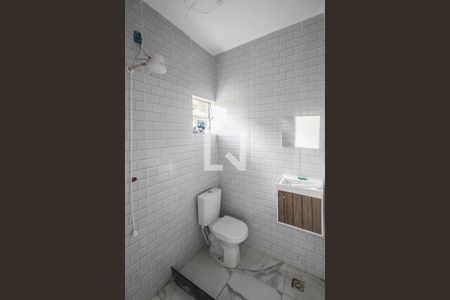 Banheiro de kitnet/studio para alugar com 1 quarto, 30m² em Heliópolis, Belford Roxo