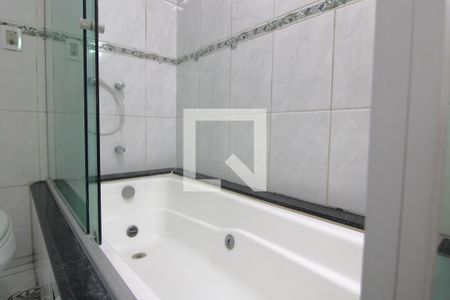 Casa à venda com 250m², 3 quartos e 3 vagasBanheiro da suíte