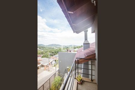 Casa à venda com 244m², 3 quartos e 3 vagas Casa à venda com 244m², 3 quartos e 3 vagasVaranda
