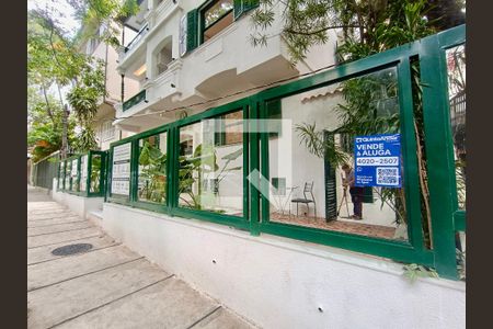 Apartamento à venda com 37m², 1 quarto e sem vaga Apartamento à venda com 37m², 1 quarto e sem vagaFachada com cartaz QA