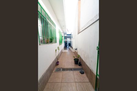 Casa à venda com 126m², 2 quartos e 2 vagas Casa à venda com 126m², 2 quartos e 2 vagasCorredor