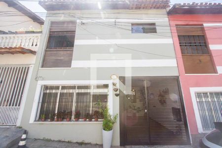 Casa à venda com 138m², 3 quartos e 1 vaga Casa à venda com 138m², 3 quartos e 1 vagaFachada