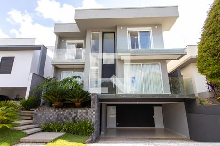 Casa de condomínio à venda com 372m², 3 quartos e 2 vagasFachada