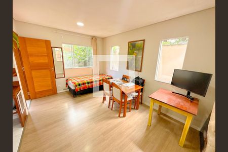 Sala de casa para alugar com 1 quarto, 55m² em São João do Rio Vermelho, Florianópolis