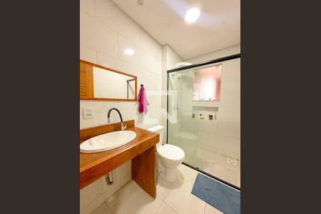 Banheiro de casa para alugar com 1 quarto, 55m² em São João do Rio Vermelho, Florianópolis