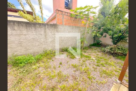 Casa para alugar com 55m², 1 quarto e 2 vagasQuintal