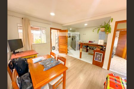 Sala de casa para alugar com 1 quarto, 55m² em São João do Rio Vermelho, Florianópolis