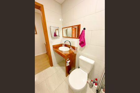 Banheiro de casa para alugar com 1 quarto, 55m² em São João do Rio Vermelho, Florianópolis