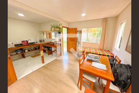 Sala de casa para alugar com 1 quarto, 55m² em São João do Rio Vermelho, Florianópolis