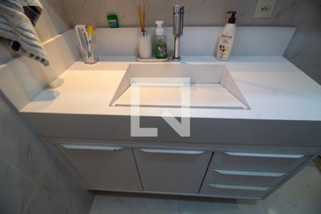 Apartamento à venda com 79m², 2 quartos e 1 vaga Apartamento à venda com 79m², 2 quartos e 1 vagaBanheiro