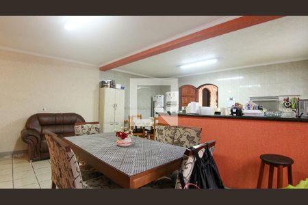 Casa à venda com 250m², 3 quartos e 4 vagasSala