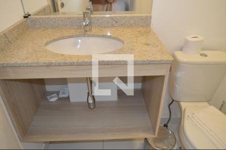 Banheiro de kitnet/studio para alugar com 1 quarto, 23m² em Sé, São Paulo