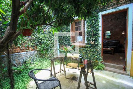 Casa à venda com 250m², 4 quartos e 1 vaga Casa à venda com 250m², 4 quartos e 1 vagaÁrea comum