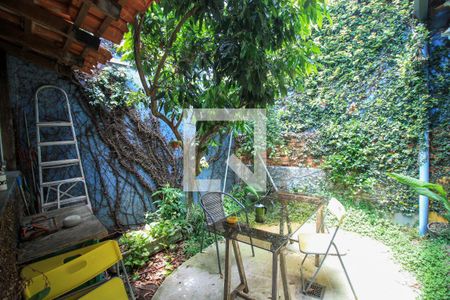 Casa à venda com 250m², 4 quartos e 1 vaga Casa à venda com 250m², 4 quartos e 1 vagaÁrea comum