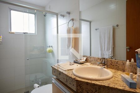 Banheiro Quarto 1 de apartamento à venda com 3 quartos, 117m² em Carmo, Belo Horizonte