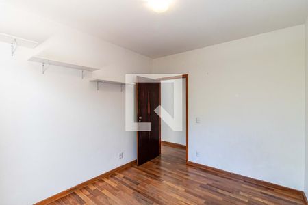 Casa à venda com 179m², 3 quartos e 2 vagasQuarto 01