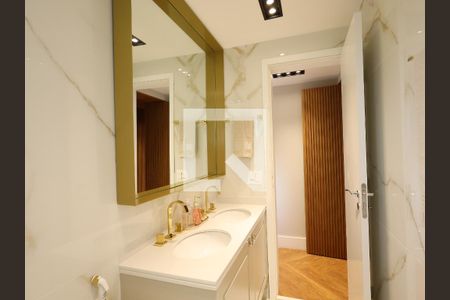 Apartamento à venda com 129m², 3 quartos e 3 vagasBanheiro da Suíte 2