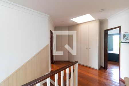 Casa de condomínio à venda com 555m², 4 quartos e 2 vagas Casa de condomínio à venda com 555m², 4 quartos e 2 vagasCorredor