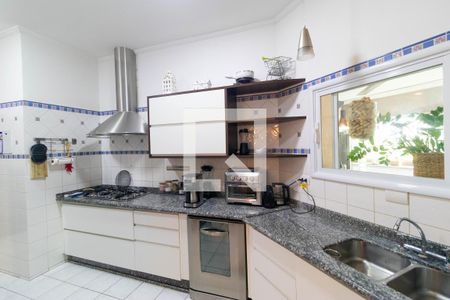 Casa de condomínio à venda com 555m², 4 quartos e 2 vagas Casa de condomínio à venda com 555m², 4 quartos e 2 vagasCozinha