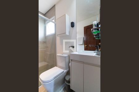 Casa de condomínio à venda com 555m², 4 quartos e 2 vagas Casa de condomínio à venda com 555m², 4 quartos e 2 vagasBanheiro da Suíte 01