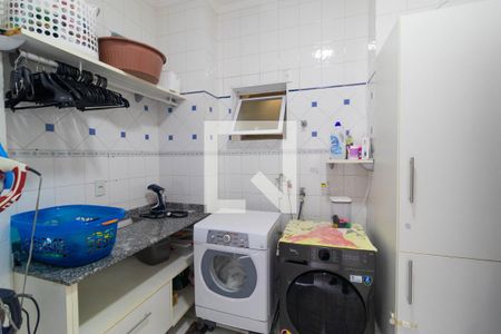 Casa de condomínio à venda com 555m², 4 quartos e 2 vagas Casa de condomínio à venda com 555m², 4 quartos e 2 vagasÁrea de Serviço